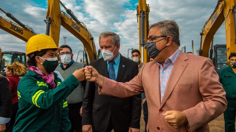Nuevas excavadoras se suman al parque automotor de la provincia