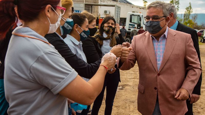 Nuevas excavadoras se suman al parque automotor de la provincia