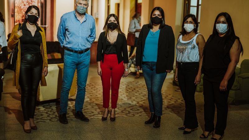 Abrió la muestra sobre Juan Alfonso Carrizo en la Casa de la Cultura