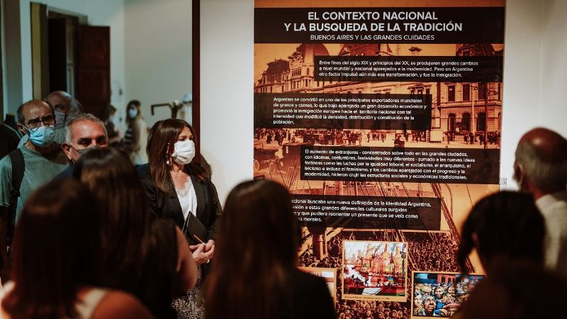 Abrió la muestra sobre Juan Alfonso Carrizo en la Casa de la Cultura