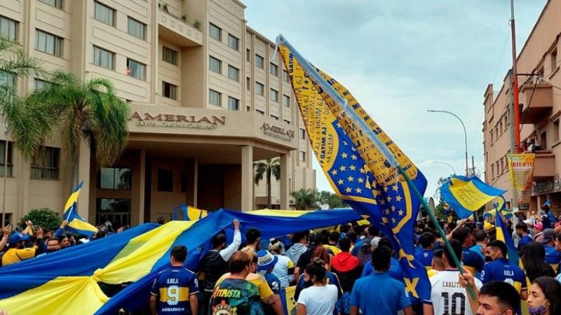 Impactante recibimiento a Boca en Santiago