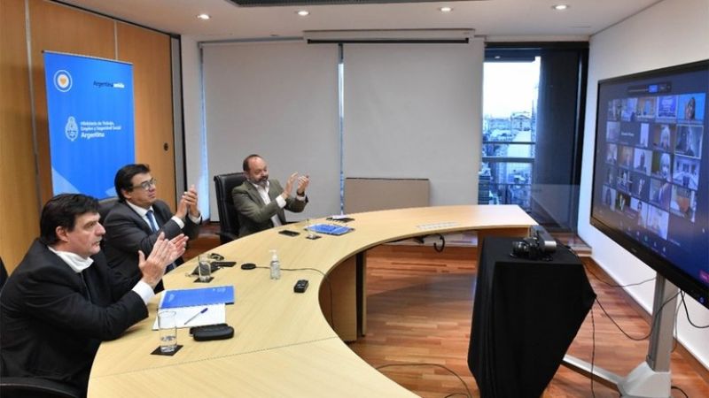 El salario mínimo aumentará 13% más hasta fin de año