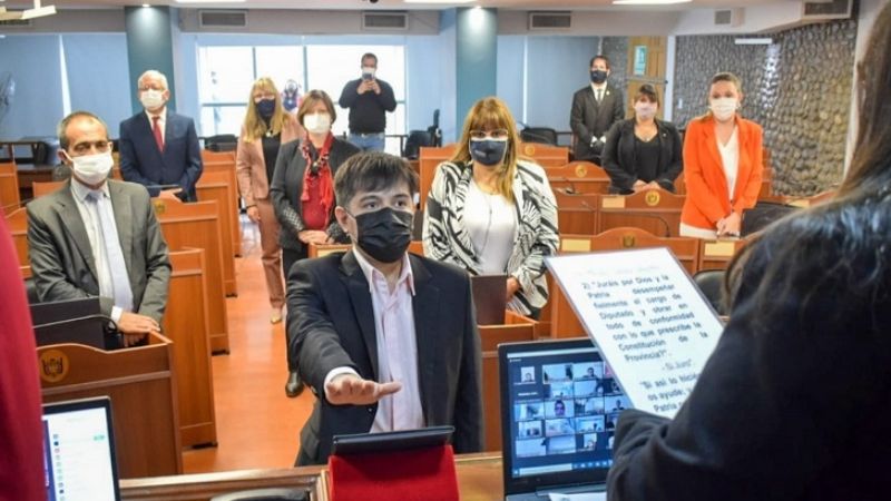 Julian Rojas asumió como diputado
