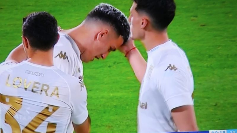 Godoy Cruz dio el golpe ante Racing y sigue en la Copa