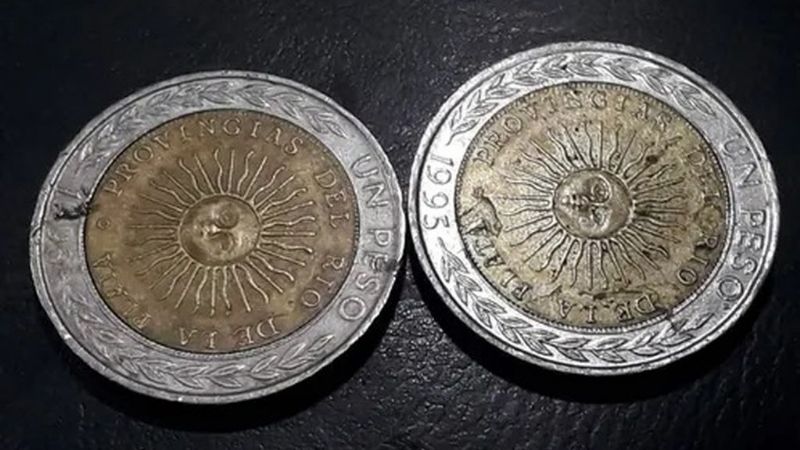 Pagan hasta $ 15.000 por monedas de 1 peso con error de ortografía