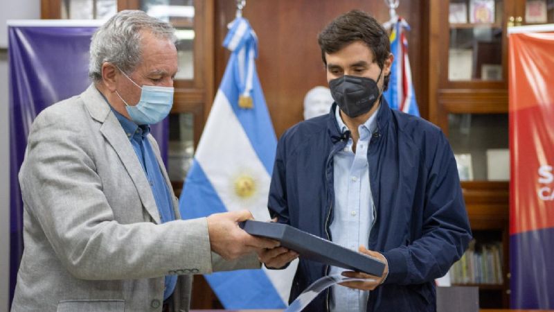 Reconocimiento a los logros deportivos de Oviedo Zelarayán y Narváez