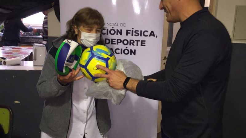 Festejos estudiantiles en la Escuela Nº 374 de Los Ángeles