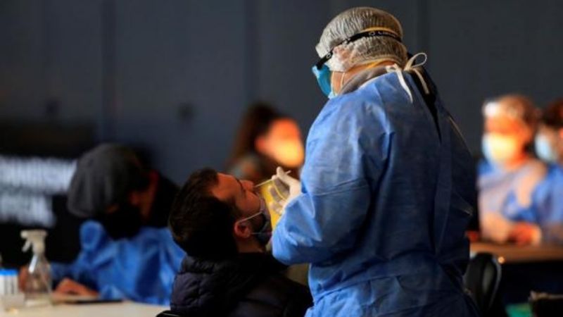 Siguen en descenso los contagios: 993 nuevos casos y 21 muertos