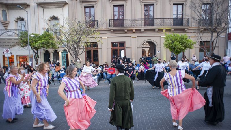 Fiesta en la plaza 25 de Mayo por la Semana del Turismo