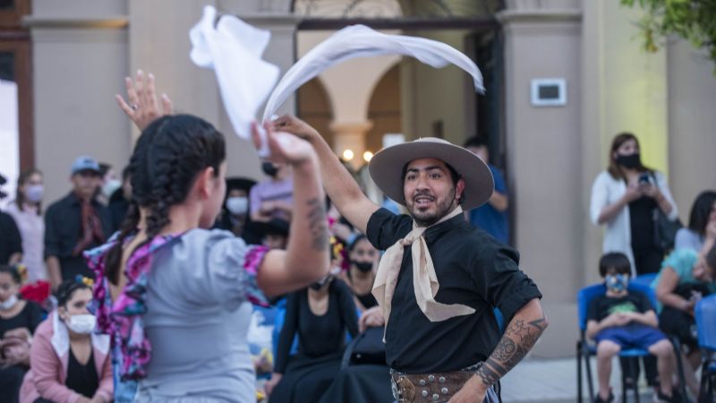 Fiesta en la plaza 25 de Mayo por la Semana del Turismo