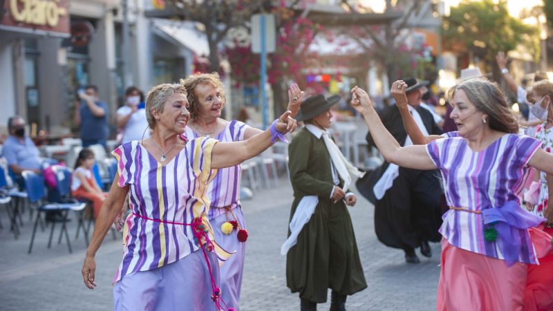 Fiesta en la plaza 25 de Mayo por la Semana del Turismo
