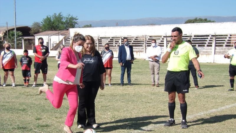 Apoyo de V. Viejo y F. M. Esquiú al fútbol femenino chacarero
