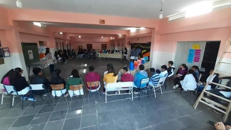 Padres desesperados porque escuela rural no tiene personal