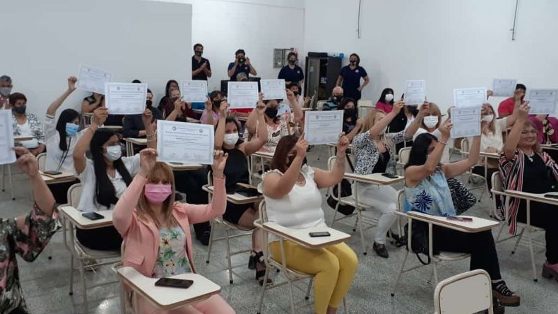 Entregaron certificados a las diplomadas en Educación Maternal en Los Altos