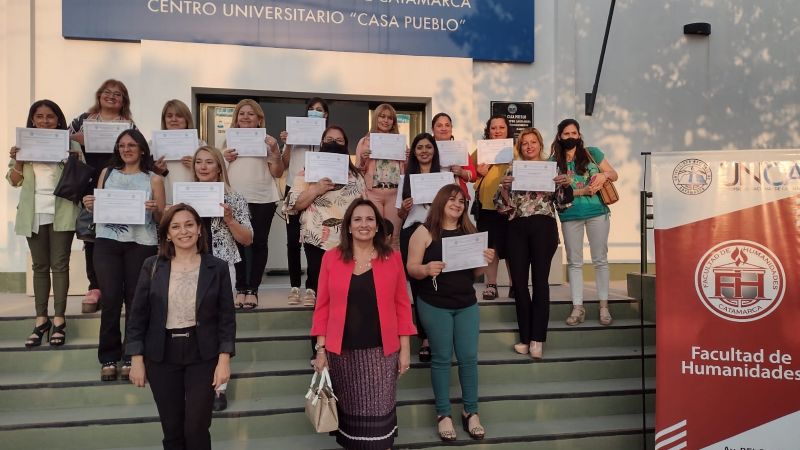 Entregaron certificados a las diplomadas en Educación Maternal en Los Altos