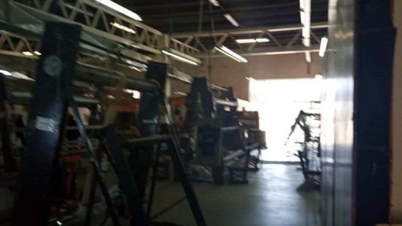 Trabajadores de la Fábrica de Alfombras con quite de colaboración