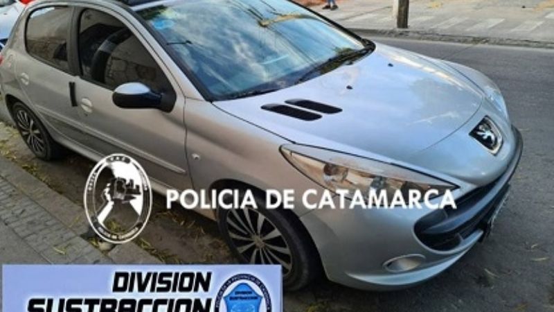 Secuestran un auto robado