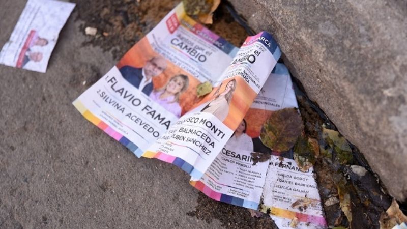 Autoridades eclesiásticas piden que se retire la cartelería política de la zona céntrica