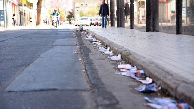 Autoridades eclesiásticas piden que se retire la cartelería política de la zona céntrica