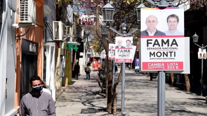 Autoridades eclesiásticas piden que se retire la cartelería política de la zona céntrica