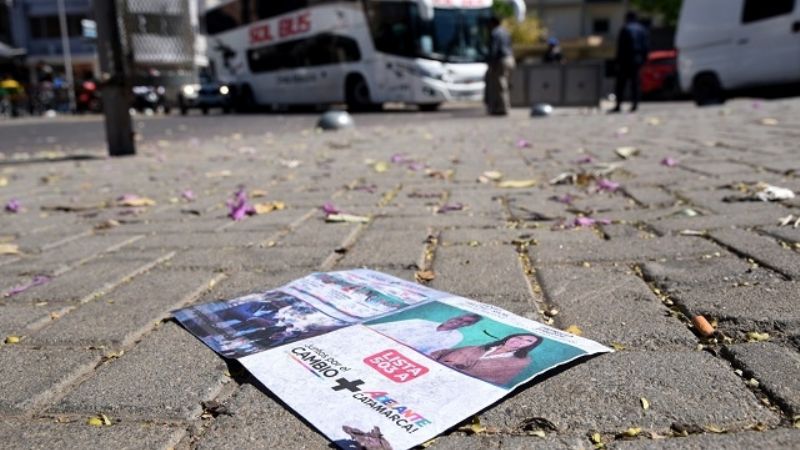 Autoridades eclesiásticas piden que se retire la cartelería política de la zona céntrica