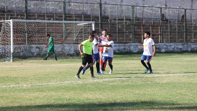 Triunfos de Tesorieri y Vélez en el arranque “capitalino”