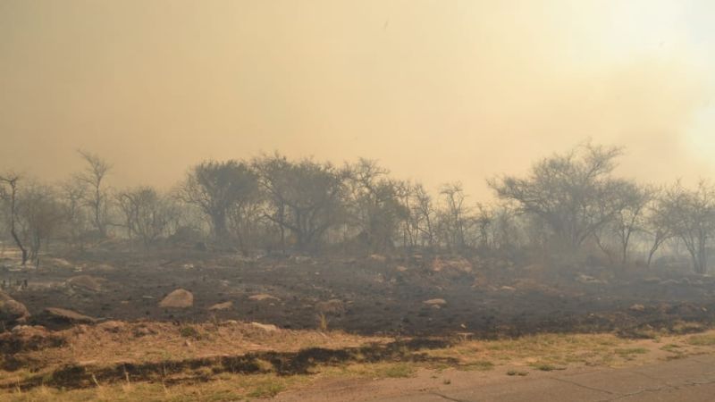 Interrumpen el tránsito en la ruta 4 por un incendio de magnitud