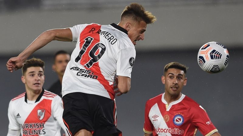 Romero con Álvarez en el ataque de River ante Boca