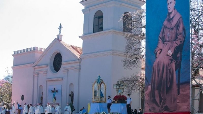 Jubilosa fiesta por la beatificación del fraile franciscano catamarqueño Mamerto Esquiú
