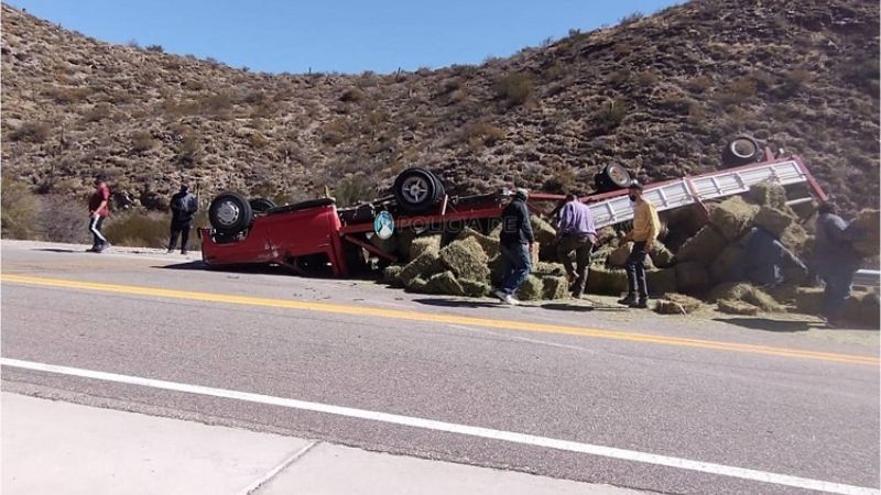 Volcó en La Cébila y quedó al borde del precipicio