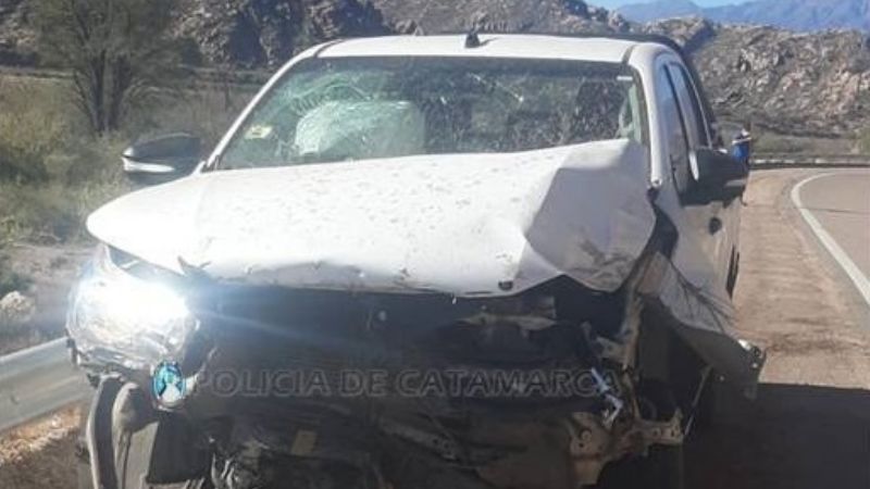 Se despistó y chocó contra unas piedras