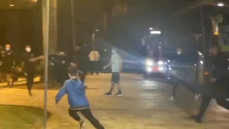 Messi y la admiración de los niños por donde camine