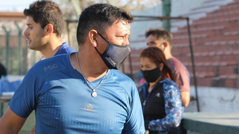 En el fútbol capitalino, con protocolo “a rajatabla”