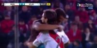 EL EMBLEMÁTICO ABRAZO de Severino con su ídolo, Ponzio, de River.