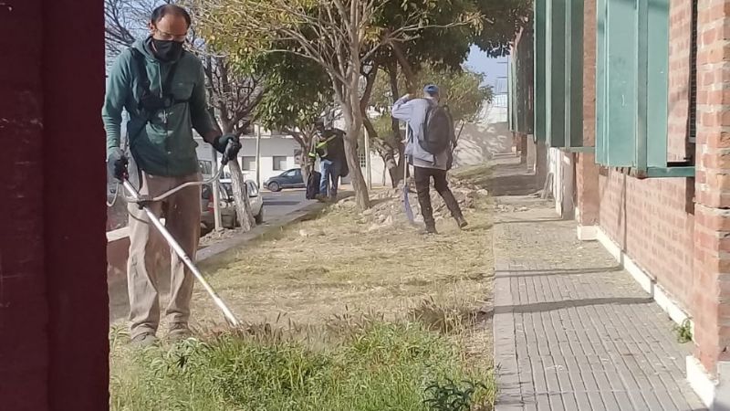 Reparaciones, desmalezamiento e inspecciones técnicas en escuelas