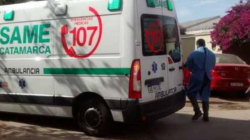 Asisten a dos jóvenes que se cayeron de la moto