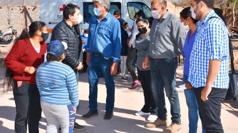 Los vecinos de Anillaco recibieron atención del SeySam Móvil