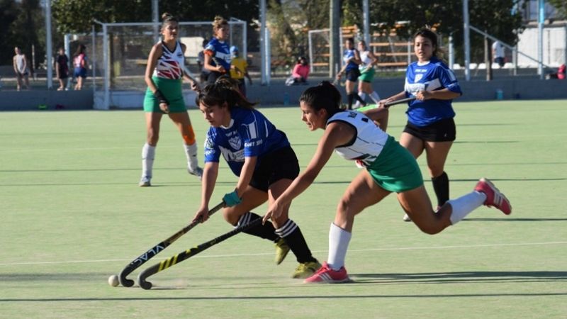 Vélez felicitó los dos triunfos de sus equipos de hockey
