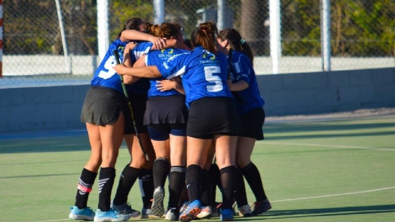 Vélez felicitó los dos triunfos de sus equipos de hockey