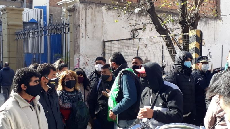 Cesanteados de Recreo protestan frente a la Corte