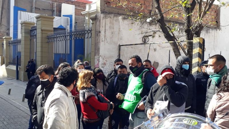 Cesanteados de Recreo protestan frente a la Corte