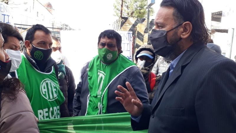 Cesanteados de Recreo protestan frente a la Corte