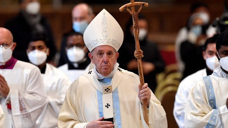 El papa Francisco fue dado de alta