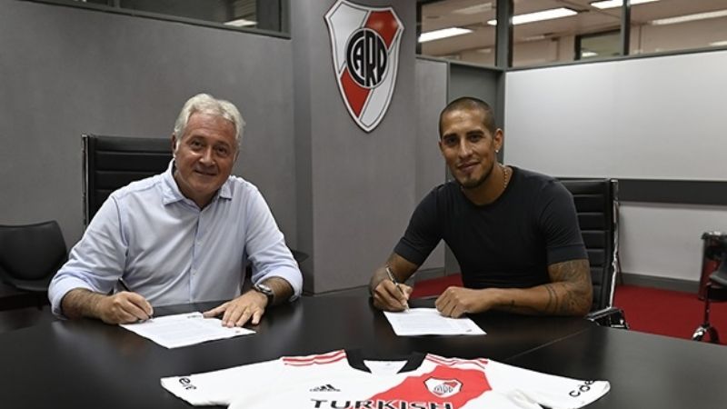 Cinco renovaciones y cuatro más en camino, en River