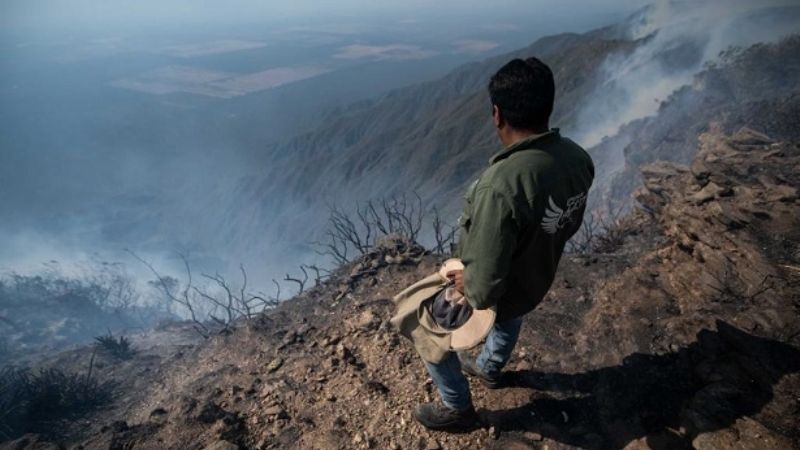 Jalil recorrió los incendios en el cerro Ancasti y anunció la Emergencia Hídrica e Ígnea