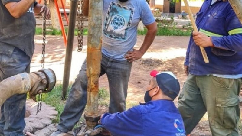 Trabajan para restablecer servicio de agua en El Puesto