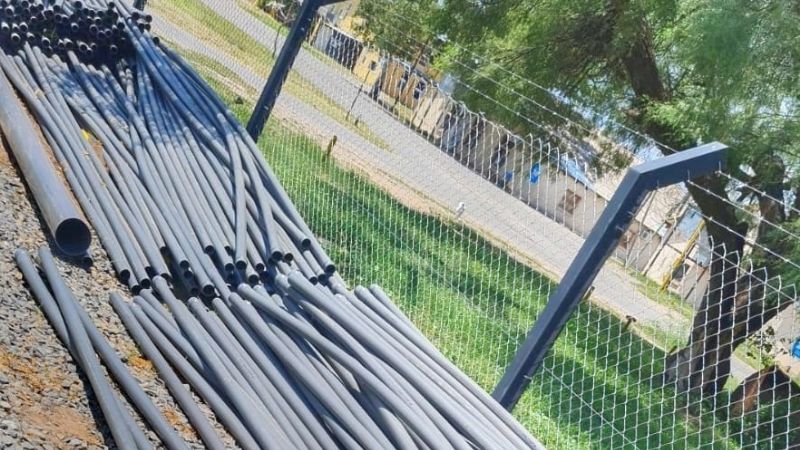 Trabajan para restablecer servicio de agua en El Puesto