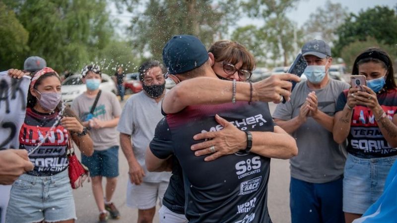 Cálida recepción al piloto del Dakar, Diego Llanos, en La Rioja