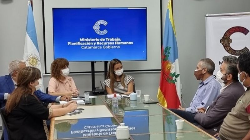 Actualizarán el sueldo de los estatales un 4,9%