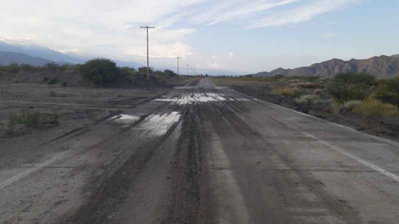 Advierten por crecida en cauces que cruzas las rutas 40 y 60